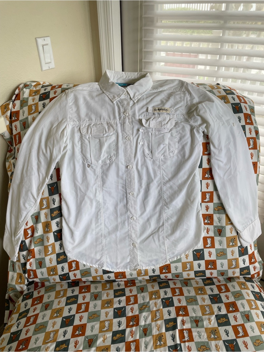 Magellan Outdoors White Long Sleeve Button-Up Shirt